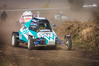 Гонщики из пяти регионов выступили на соревнованиях по автокроссу в Рощинском